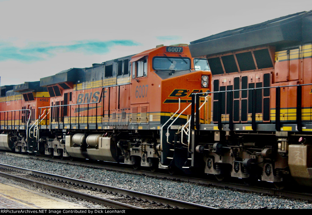 BNSF 6007